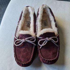 Ugg Dakota Slippers plumb size 7